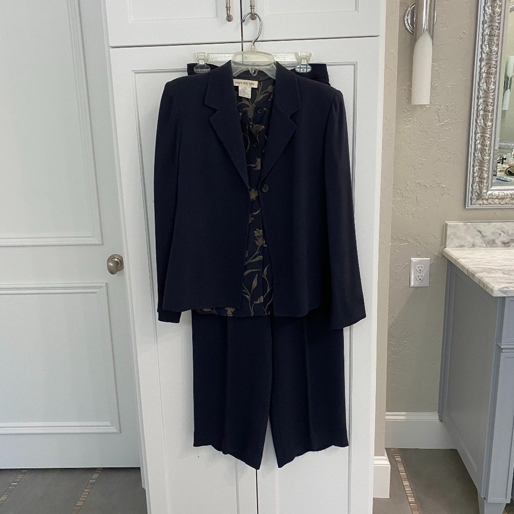 Size 10 Jones New York 3 pieces Suit